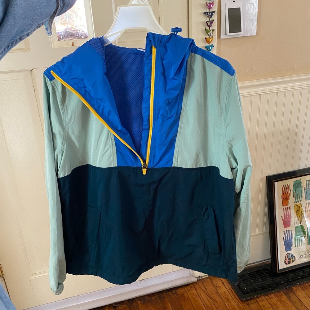Old Navy women’s activewear anorak
